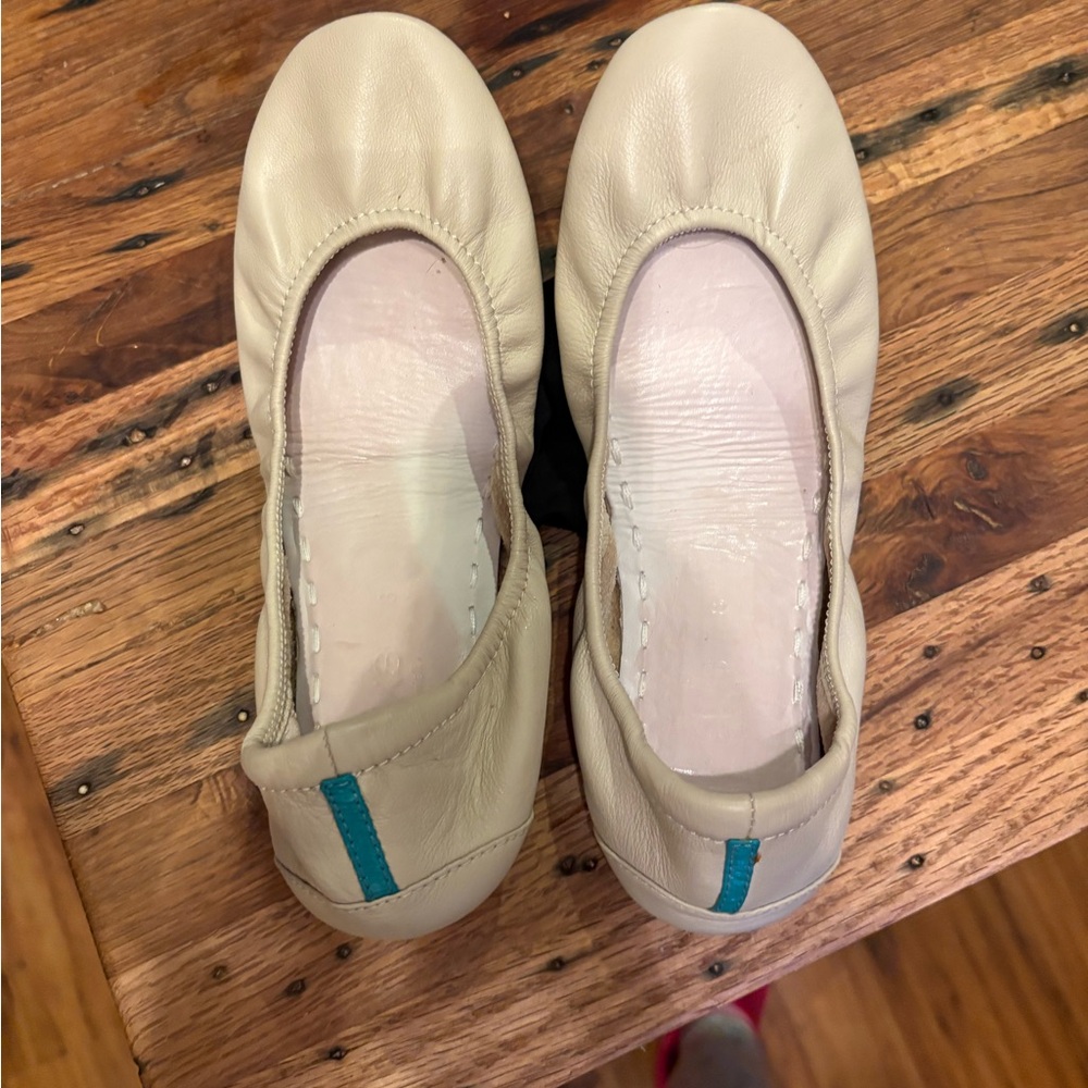Tieks Beige Leather Flats with Teal Accent